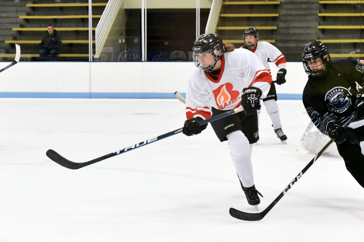 girls-hockey-player